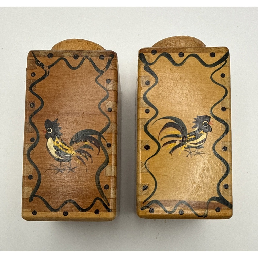 Woodpecker Woodware Rooster Japan 1950's Wooden 4" Salt & Pepper Shaker Set